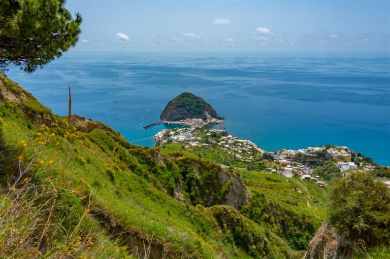 Wandern auf Ischia @   dudlajzov /adobestock